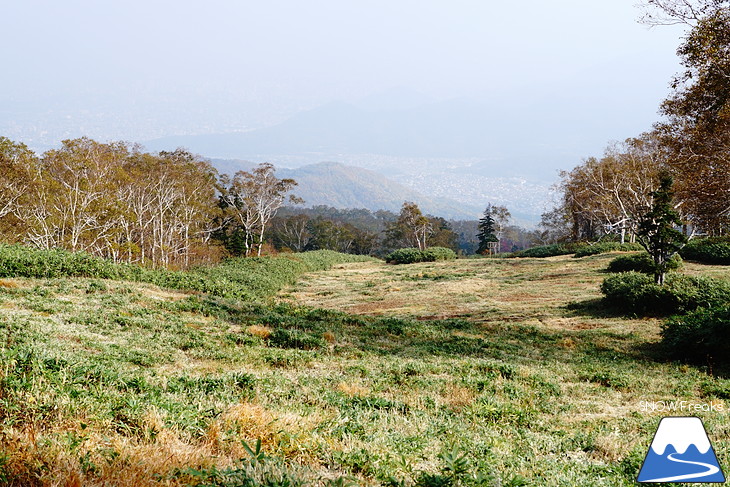 標高1,023m。錦秋に染まる手稲山へ。